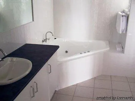 Roydon Beachfront Apartments Trinity Beach Aparthotel