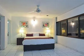 Roydon Beachfront Apartments Trinity Beach