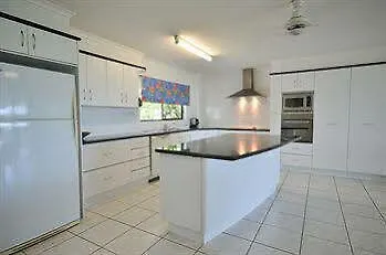 **** Aparthotel Roydon Beachfront Apartments Trinity Beach Australia