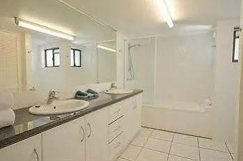 Roydon Beachfront Apartments Trinity Beach