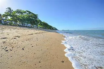 Roydon Beachfront Apartments Trinity Beach 4*,