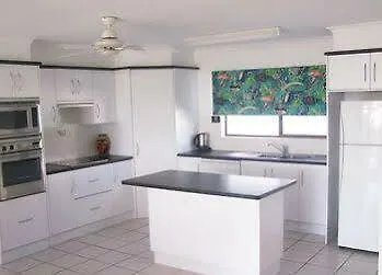 Roydon Beachfront Apartments Trinity Beach Australia